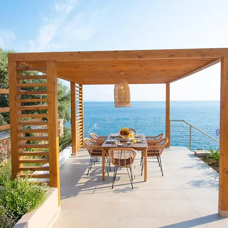 Lefkira Seafront 别墅